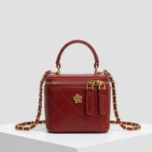 Mini Bolsa Estruturada com Alça de Mão e Corrente Tiracolo
