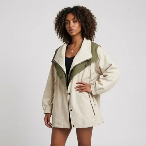 Parka Curta com Capuz Amplo para Proteção Urbana Confortável