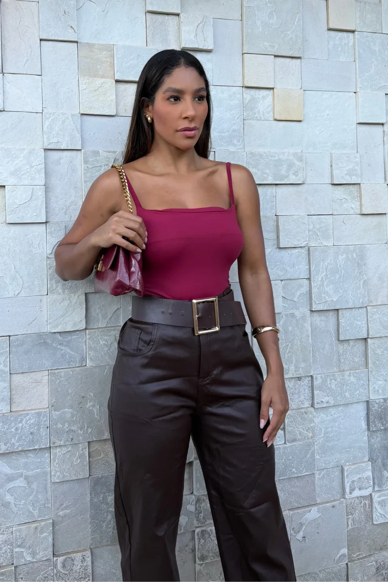 Calça de Couro Feminina Wide Leg Resinado Cintura Alta - Obsidian - Image 4