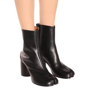 Bota Diva Dedinho Salto Couro